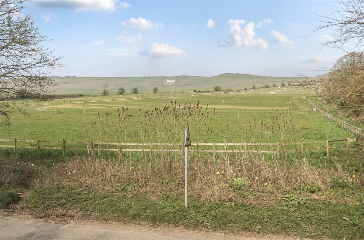 3 bedroom cottage, Brown's Lane, Alton Barnes SN8 - Available