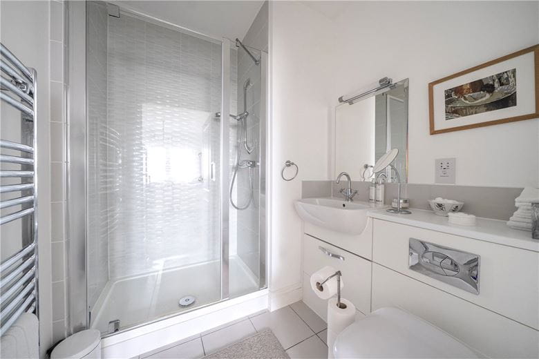 2 bedroom flat, Priory Court, Marlborough SN8 - Available