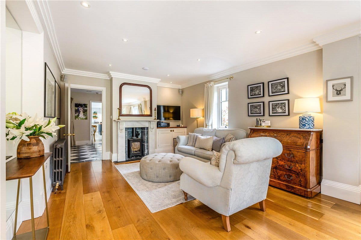 5 bedroom house, The Fairway, Devizes SN10 - Available