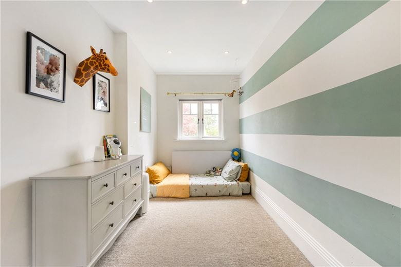 5 bedroom house, The Fairway, Devizes SN10 - Available