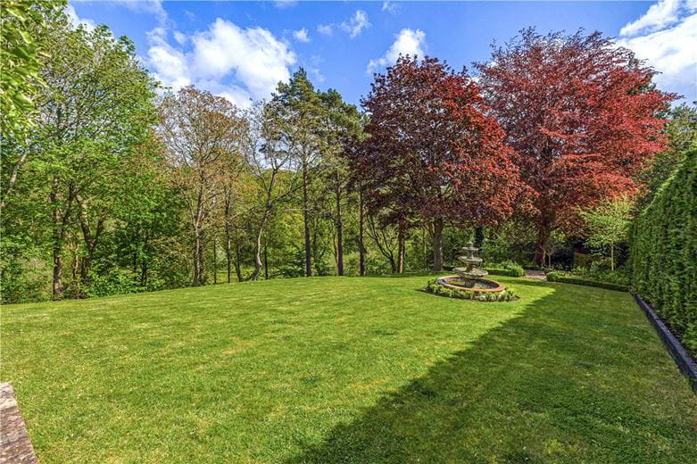 5 bedroom house, The Fairway, Devizes SN10 - Available