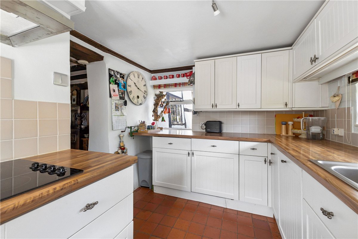 3 bedroom cottage, High Street, Burbage SN8 - Available