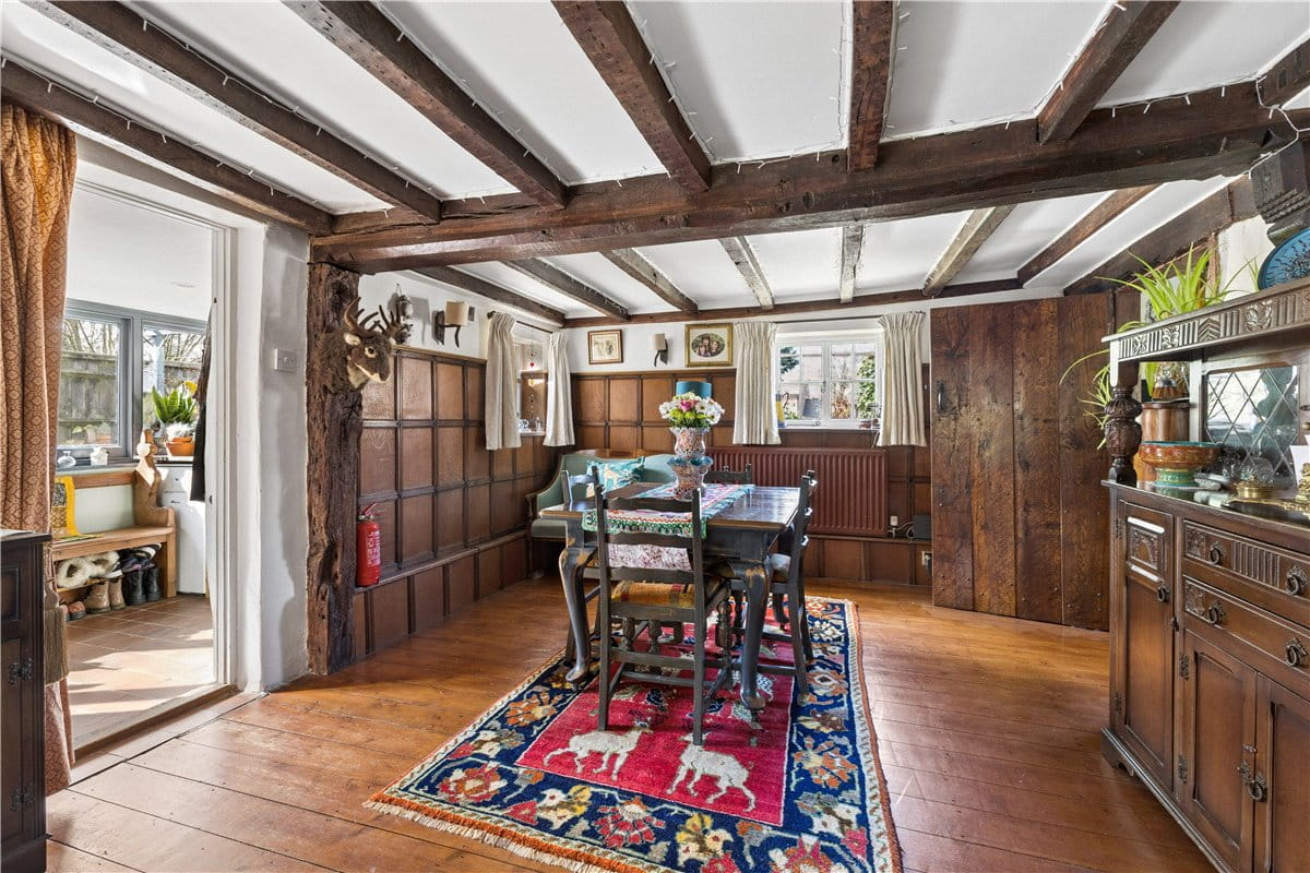 3 bedroom cottage, High Street, Burbage SN8 - Available