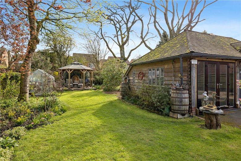 3 bedroom cottage, High Street, Burbage SN8 - Available