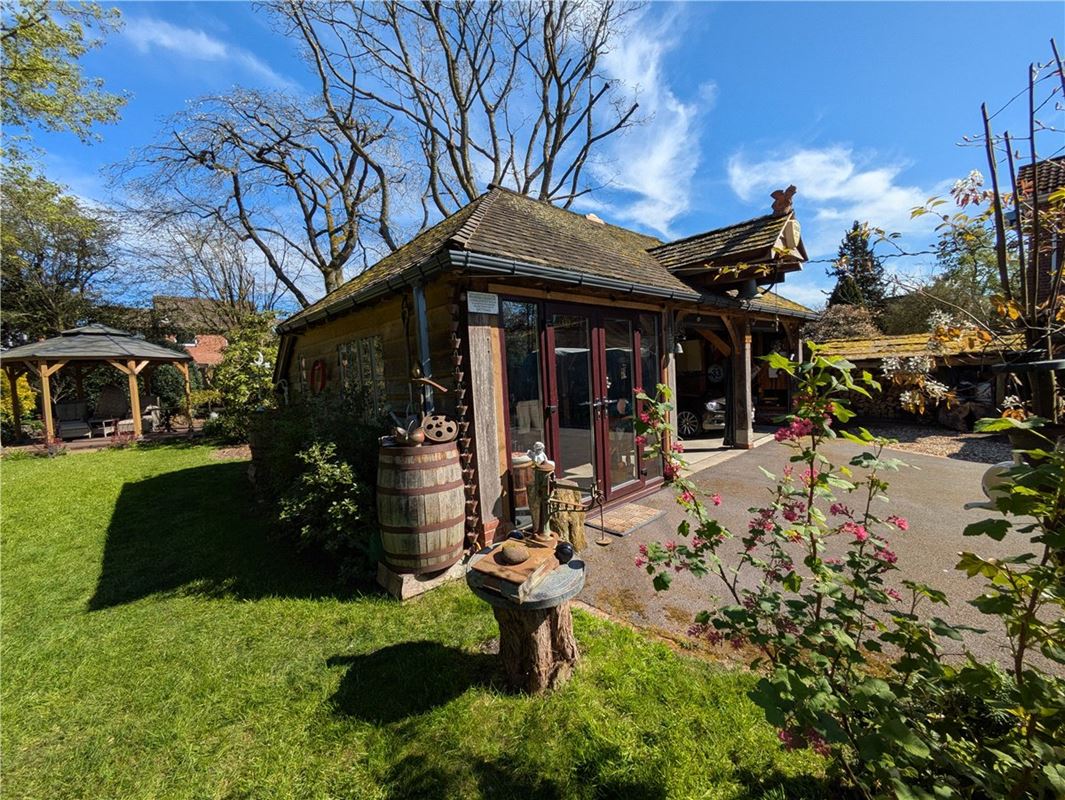 3 bedroom house, High Street, Burbage SN8 - Available