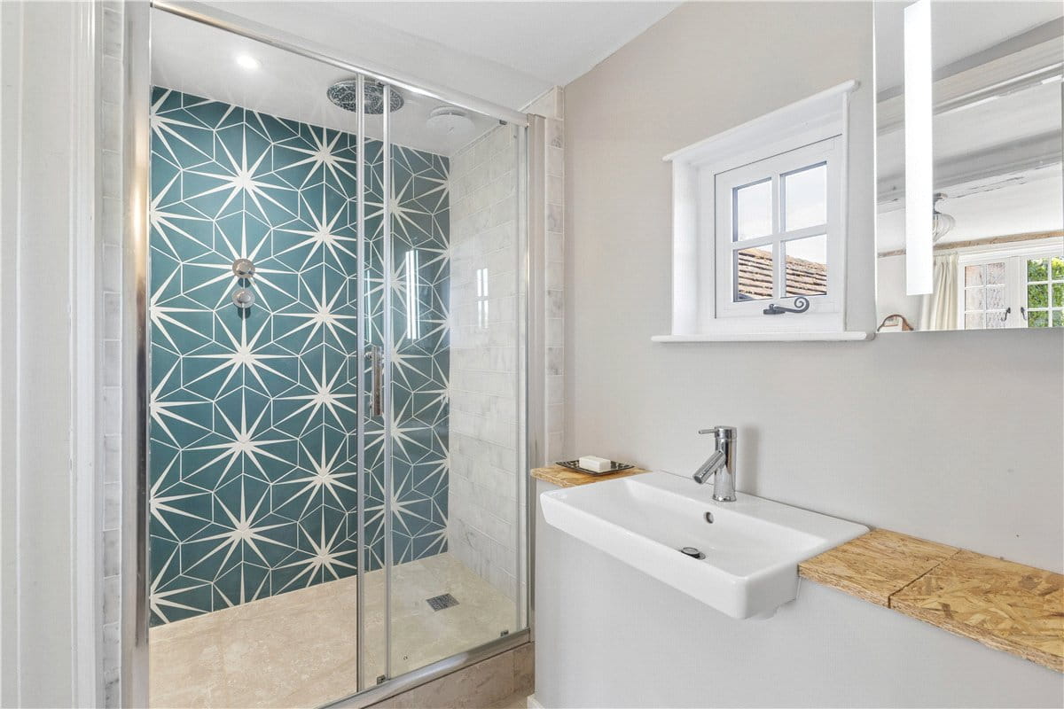 6 bedroom house, The Street, All Cannings SN10 - Available