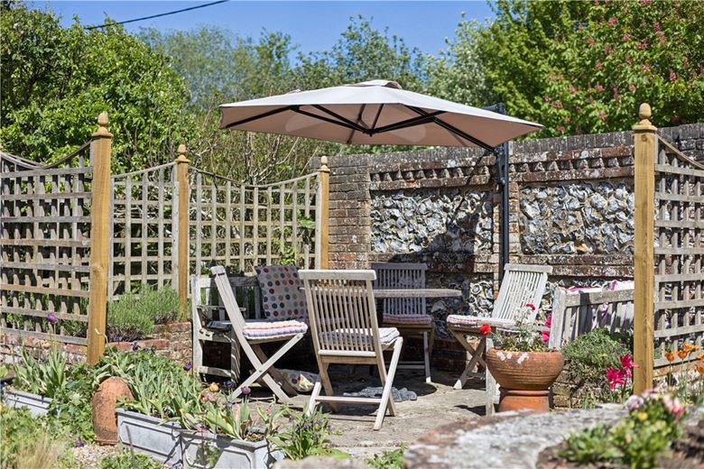 6 bedroom house, The Street, All Cannings SN10 - Available