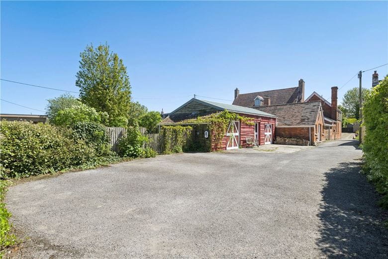 6 bedroom house, The Street, All Cannings SN10 - Available