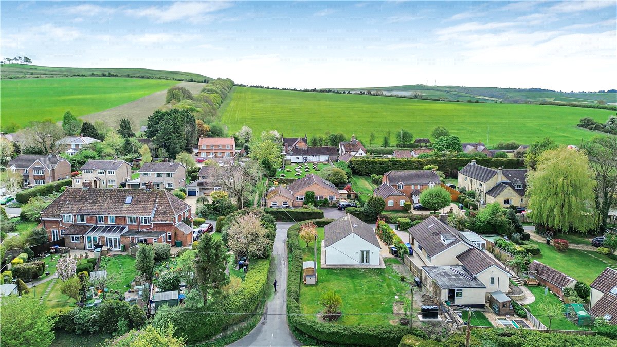 3 bedroom bungalow, Middle Lane, Cherhill SN11 - Available