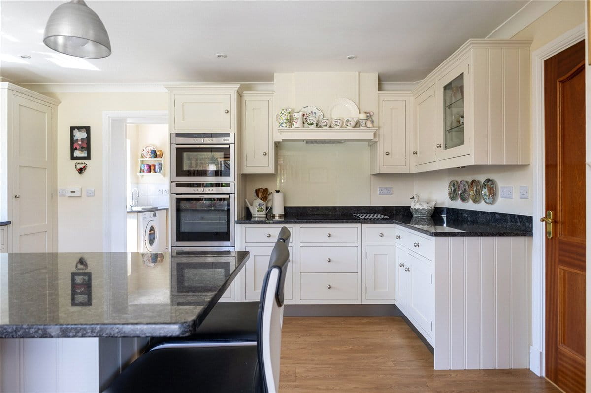 5 bedroom house, Grafton Place, East Grafton SN8 - Available