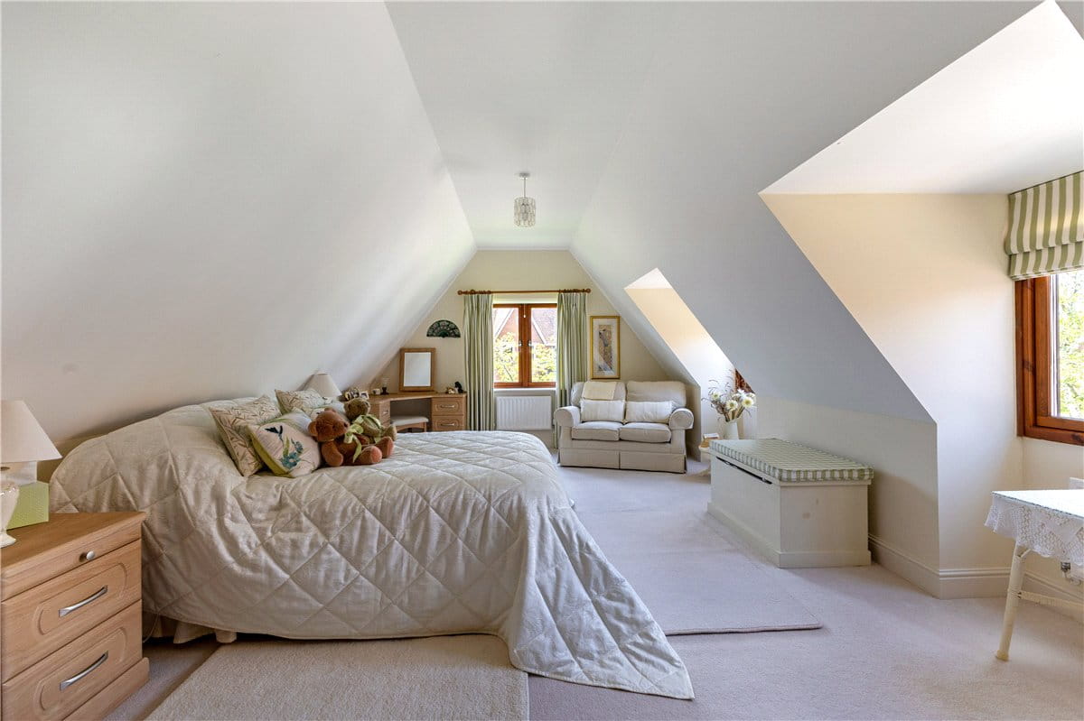 5 bedroom house, Grafton Place, East Grafton SN8 - Available