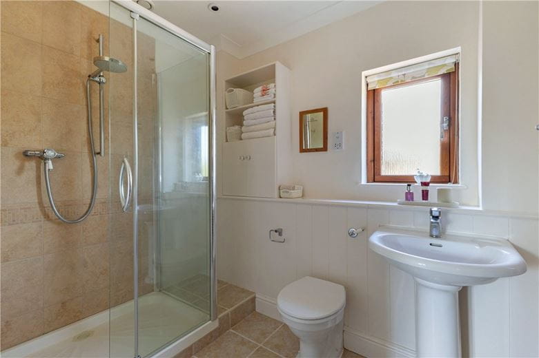 5 bedroom house, Grafton Place, East Grafton SN8 - Available