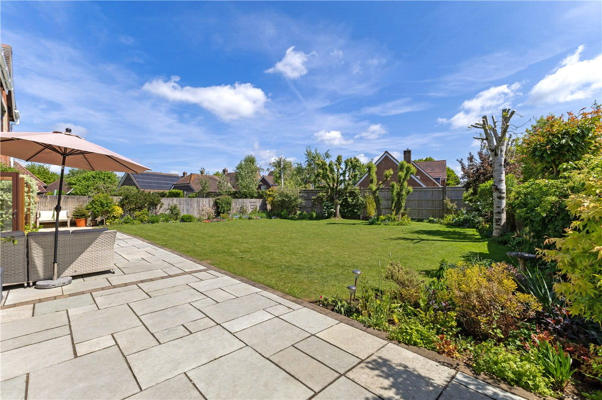 5 bedroom house, Grafton Place, East Grafton SN8 - Available