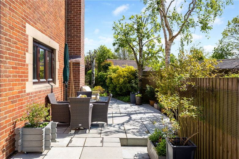 5 bedroom house, Grafton Place, East Grafton SN8 - Available