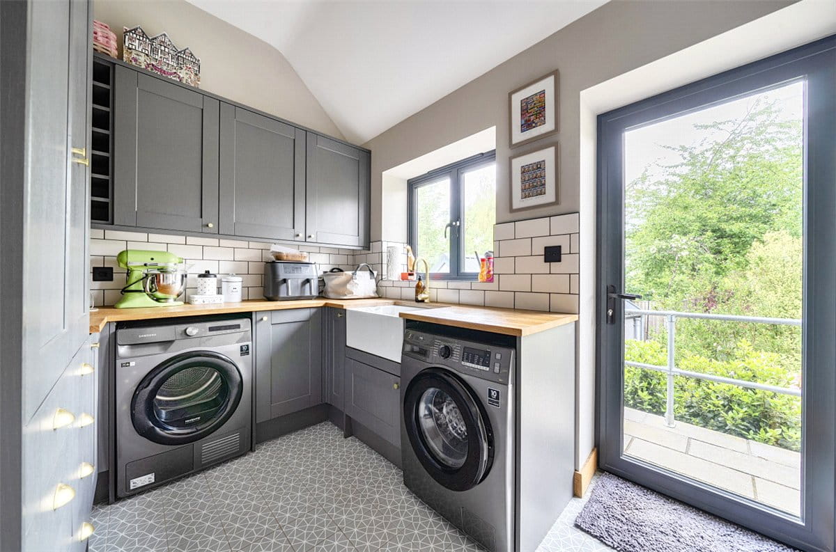 5 bedroom house, Studley Hill, Studley SN11 - Available