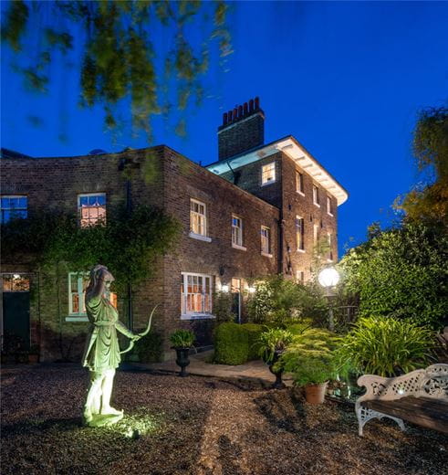 4 bedroom house, St Katharine By The Tower, London E1W - Available