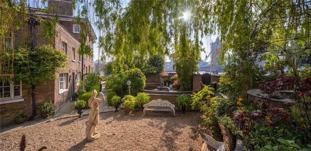 4 bedroom house, St Katharine By The Tower, London E1W - Available