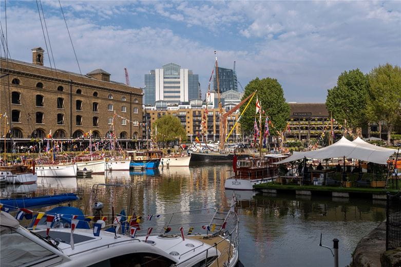 4 bedroom house, St Katharine By The Tower, London E1W - Available
