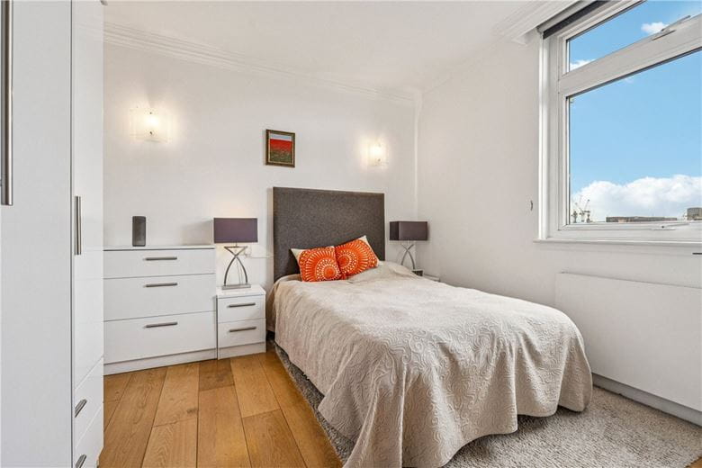 3 bedroom flat, Park Towers, 2 Brick Street W1J - Available