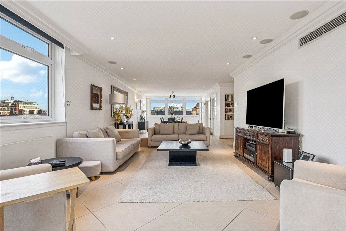 3 bedroom flat, Park Towers, 2 Brick Street W1J - Available