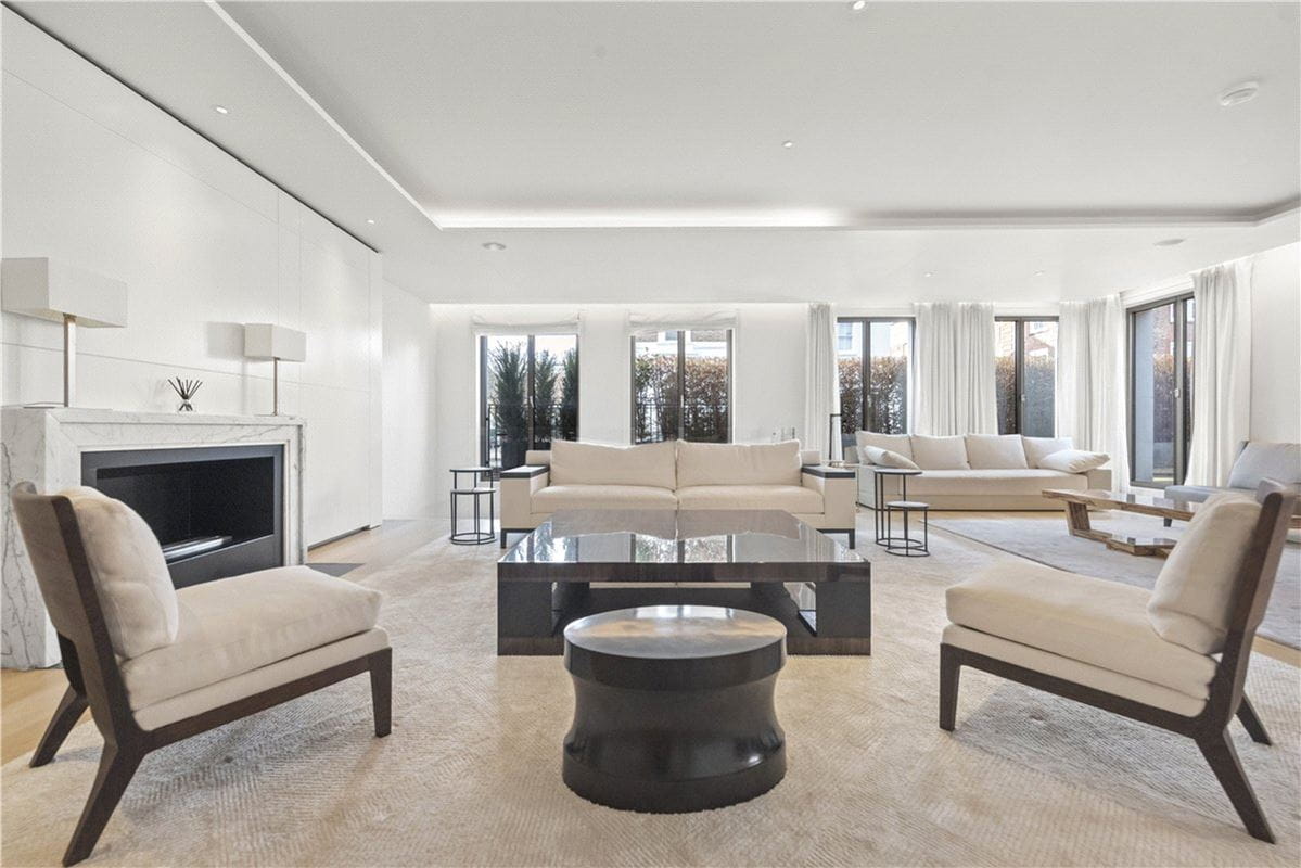 4 bedroom flat, Chelsea Manor Street, Chelsea SW3 - Available