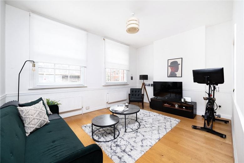 1 bedroom flat, Duke Street, London W1K - Available