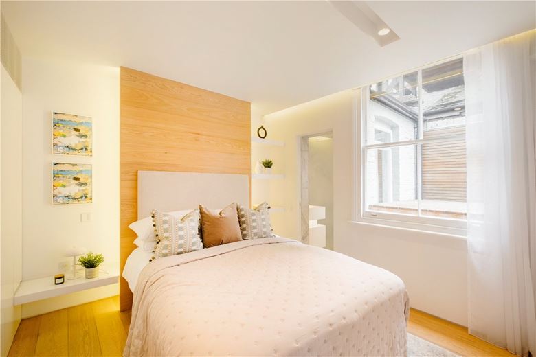 3 bedroom house, Bourdon Street, Mayfair W1K - Available