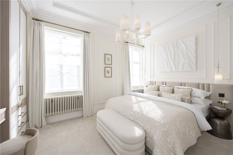 3 bedroom flat, Davies Street, London W1K - Available