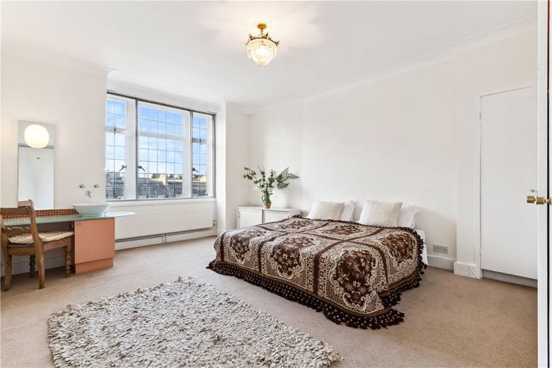 2 bedroom flat, Portland Place, Marylebone W1B - Available