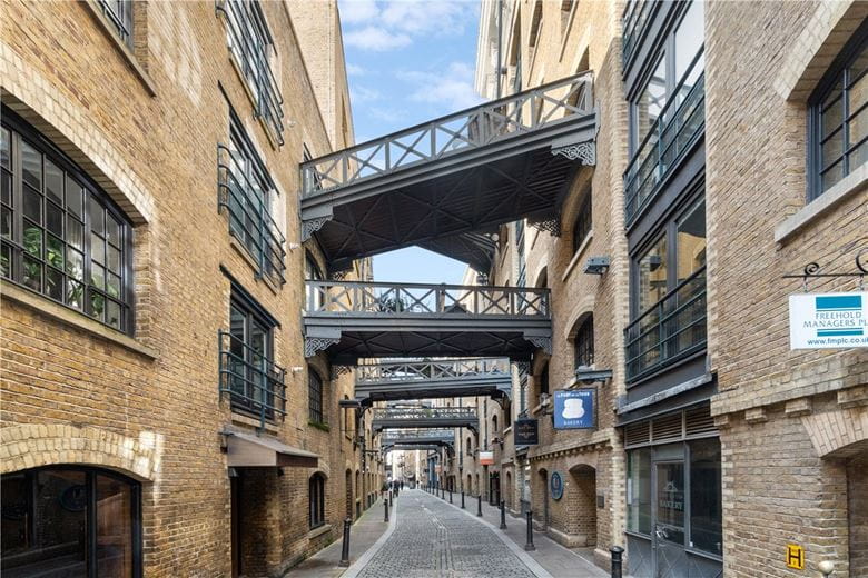 2 bedroom flat, Shad Thames, London SE1 - Available