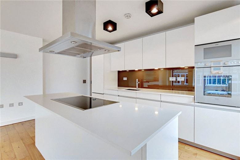3 bedroom flat, Bolsover Street, Fitzrovia W1W - Available