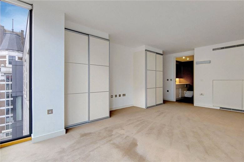3 bedroom flat, Bolsover Street, Fitzrovia W1W - Available
