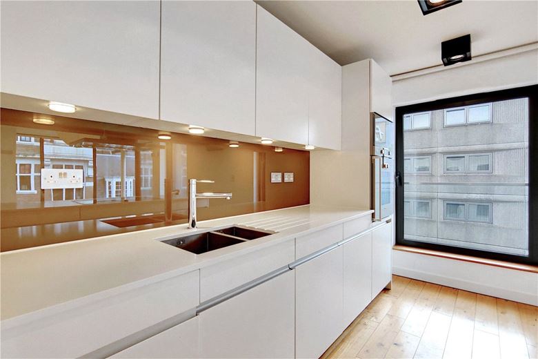 3 bedroom flat, Bolsover Street, Fitzrovia W1W - Available