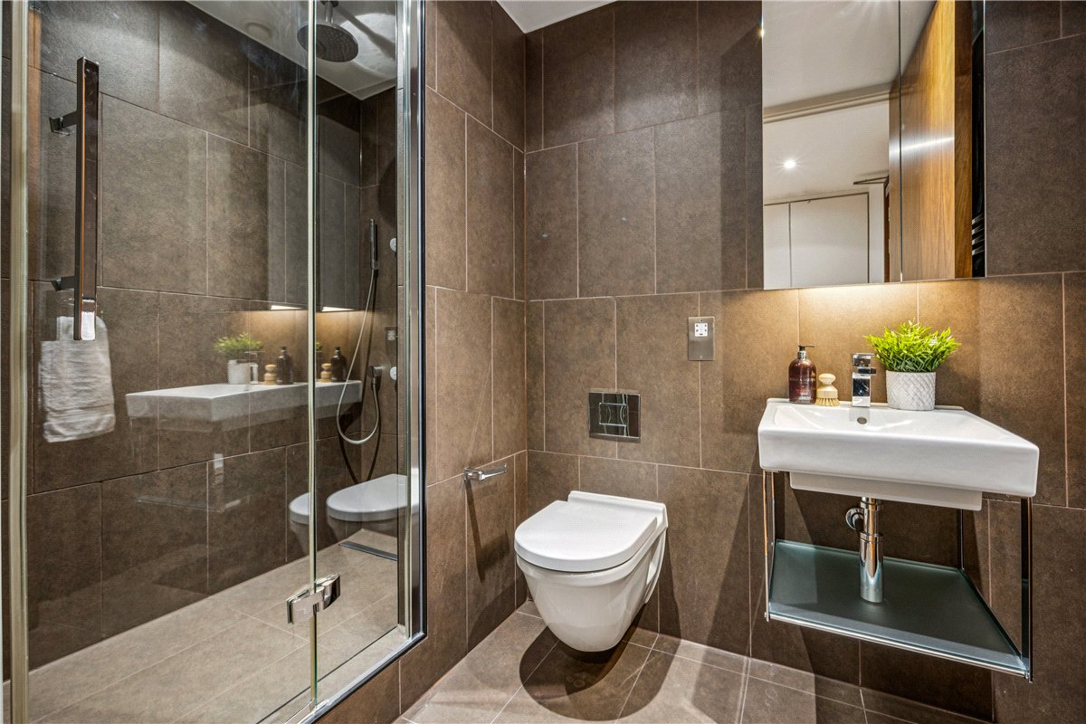 3 bedroom flat, Bolsover Street, Fitzrovia W1W - Available