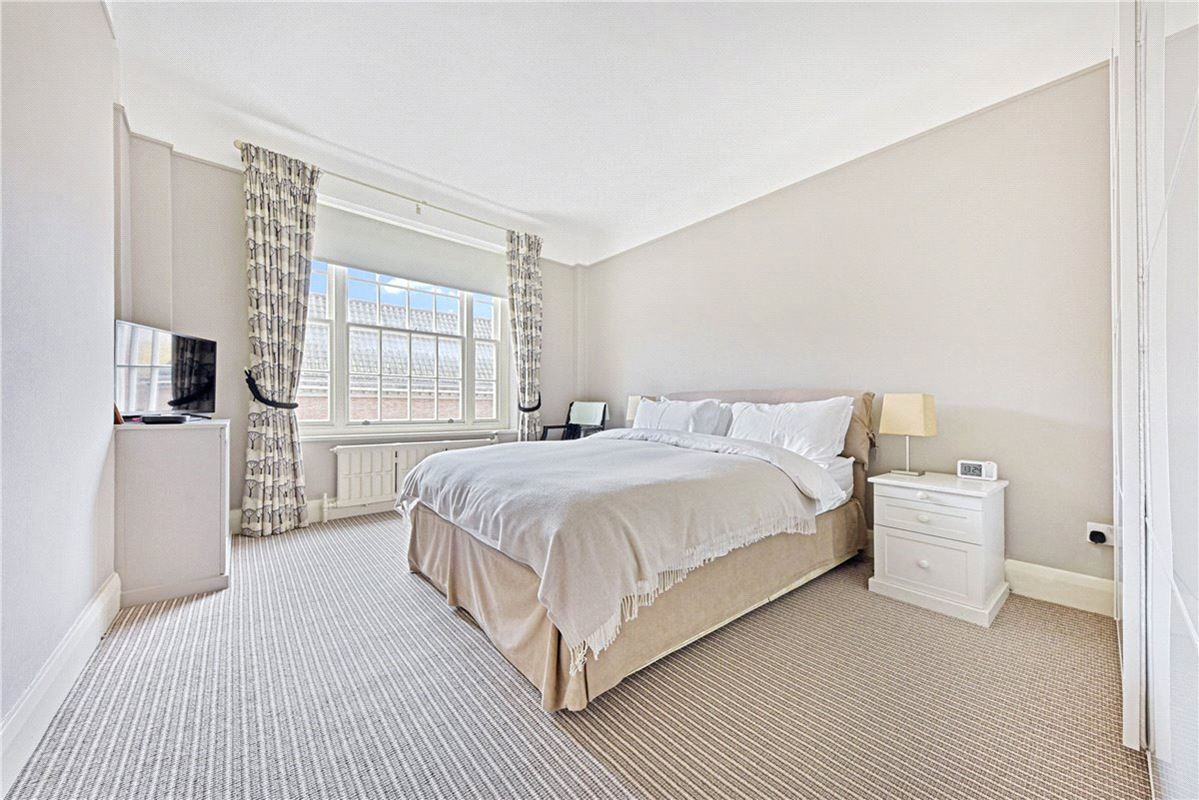 2 bedroom flat, Bryanston Place, Marylebone W1H - Available
