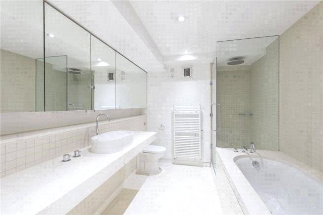 1 bedroom flat, Market Place, London W1W - Available