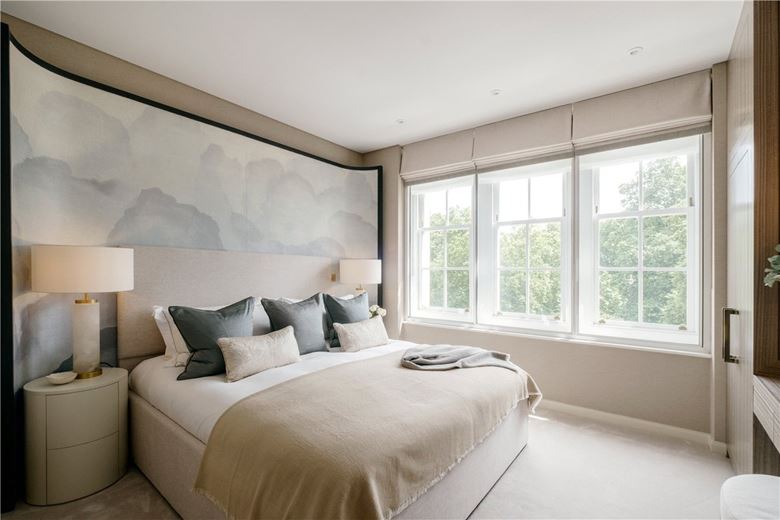 2 bedroom flat, Piccadilly, London W1J - Available