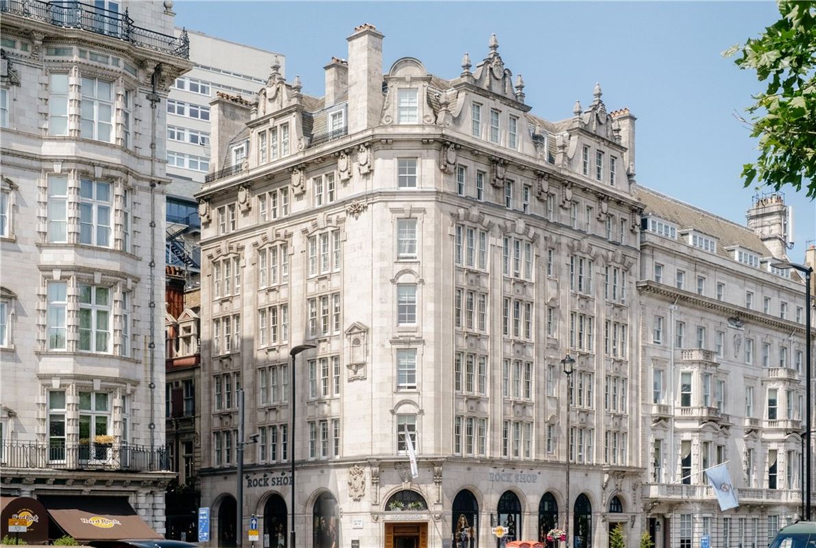 2 bedroom flat, Piccadilly, London W1J - Available