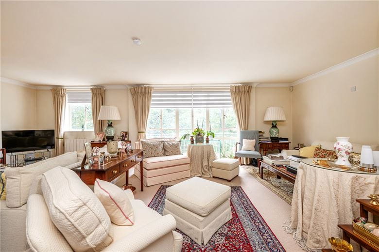 3 bedroom flat, Hans Place, Chelsea SW1X - Sold