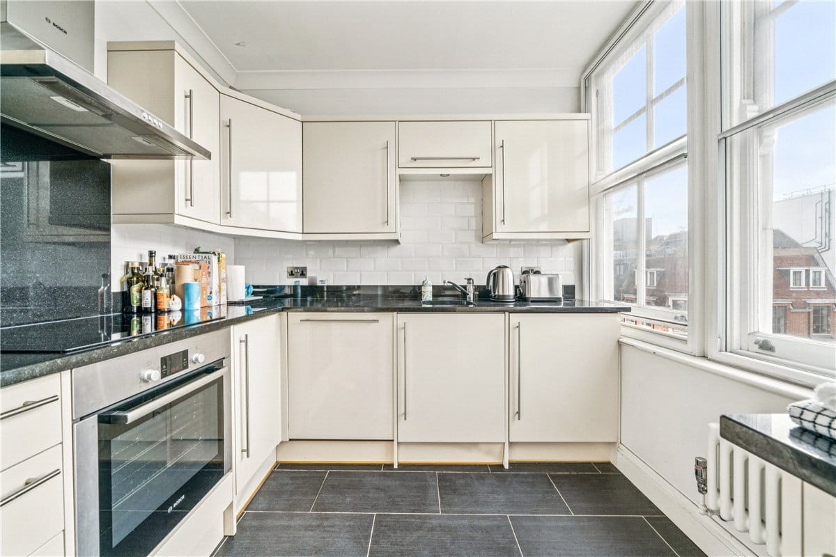 1 bedroom flat, Great Smith Street, London SW1P - Available