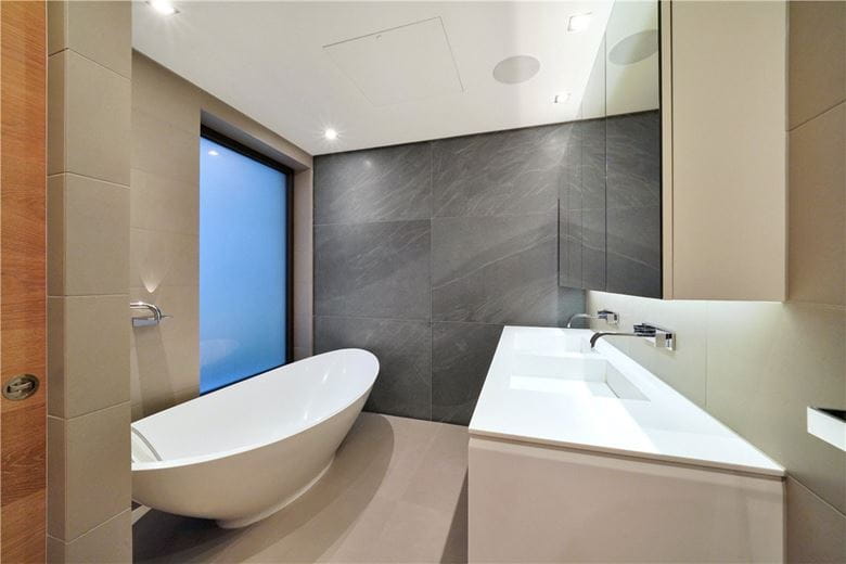 2 bedroom flat, Grosvenor Hill, London W1K - Available