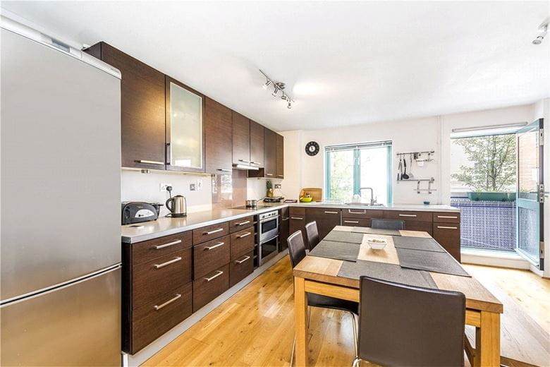 2 bedroom flat, Chapter Street, London SW1P - Available