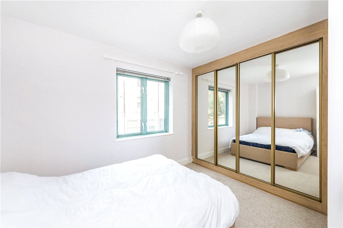 2 bedroom flat, Chapter Street, London SW1P - Available