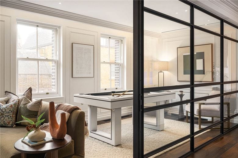 3 bedroom flat, Charles Street, London W1J - Available