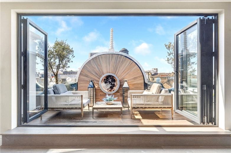 3 bedroom flat, Tavistock Street, London WC2E - Available