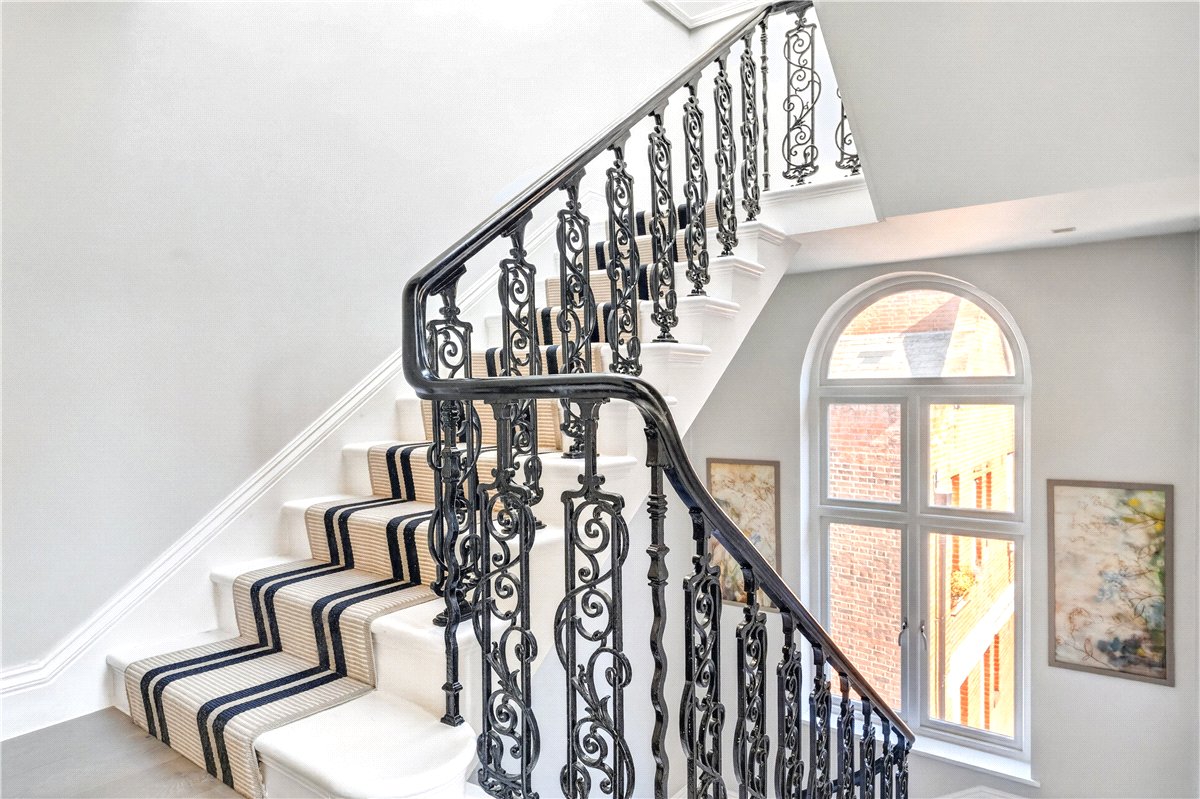 3 bedroom flat, Tavistock Street, London WC2E - Available