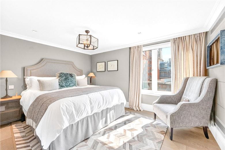 3 bedroom flat, Tavistock Street, London WC2E - Available