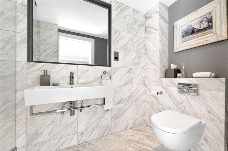 3 bedroom flat, Tavistock Street, London WC2E - Available
