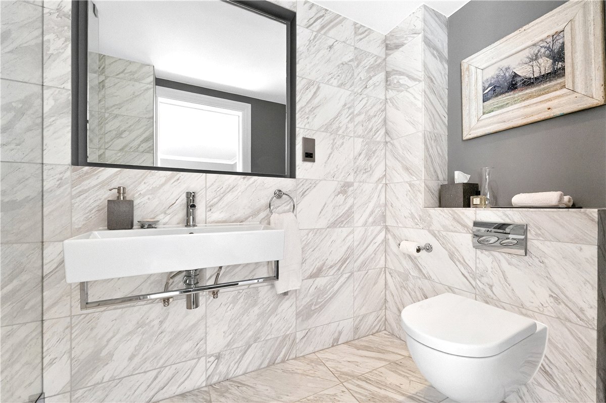 3 bedroom flat, Tavistock Street, London WC2E - Available