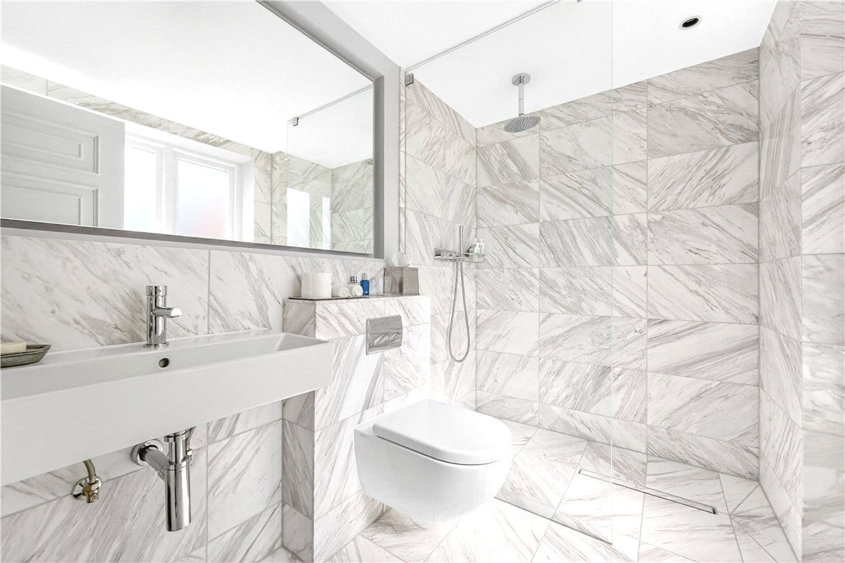 3 bedroom flat, Tavistock Street, London WC2E - Available